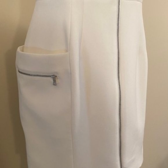 Ivory BCBG MaxAzria Unique Gown - Picture 4 of 11